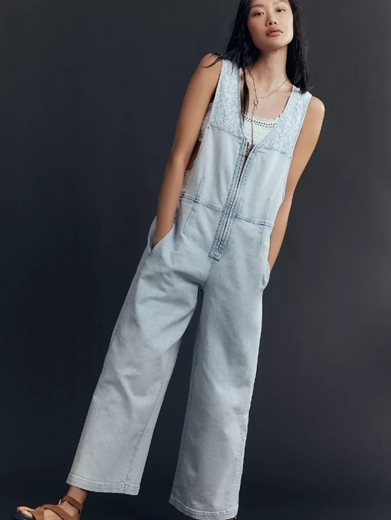 Pilcro Denim - Pilcro Light Wash Front-Zip Wide-Leg Jeans Jumpsuit